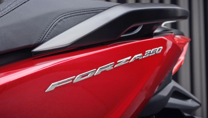 Eicma 2022: Honda Forza 125 e 350, il MY2023 è tutto nuovo - Foto 12 di 13