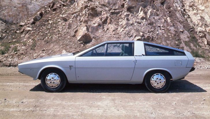 Giugiaro all’opera sulla Hyundai Pony Coupé Concept, progetto mai concluso del 1974 - Foto 2 di 4