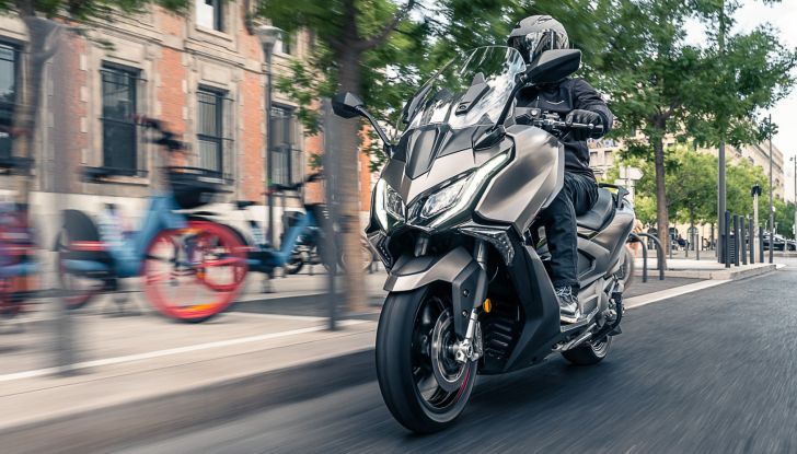 Kymco AK 550 Premium, ideale per i lunghi viaggi - Foto 4 di 11