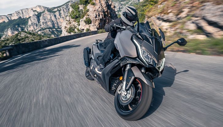Kymco AK 550 Premium, ideale per i lunghi viaggi - Foto 6 di 11