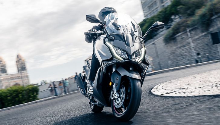 Kymco AK 550 Premium, ideale per i lunghi viaggi - Foto 1 di 11