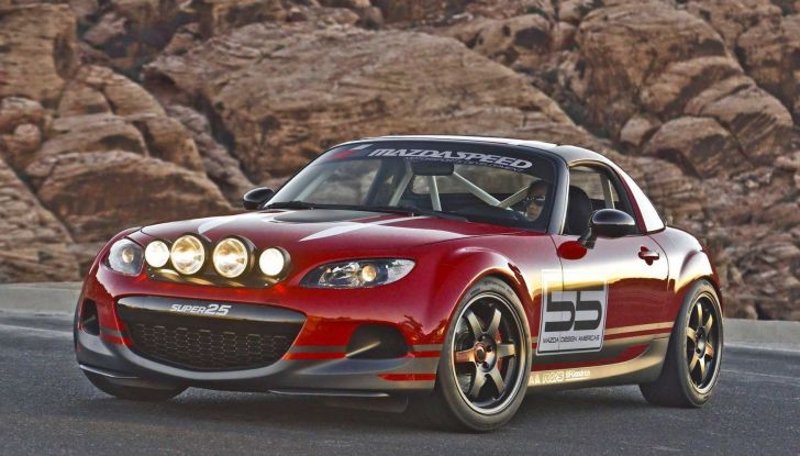Mazda MX-5 2023: da sportiva di razza a speedster, il mito continua - Foto 4 di 8