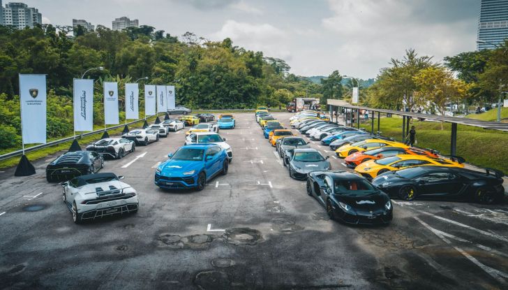 Movember: la salute maschile sfreccia al volante… di una Lamborghini! - Foto 4 di 11