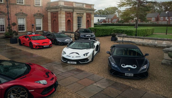Movember: la salute maschile sfreccia al volante… di una Lamborghini! - Foto 1 di 11