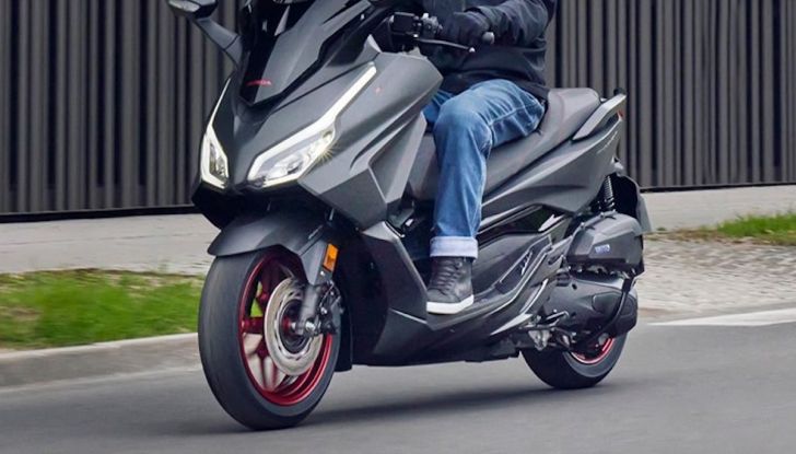 Moto e scooter 125 cc in autostrada e tangenziali: primo “sì” alla circolazione - Foto 12 di 15