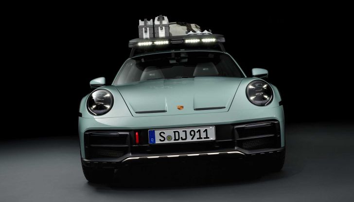 Porsche 911 Dakar: la versione da off-road pronta per le corse nel deserto - Foto 12 di 17