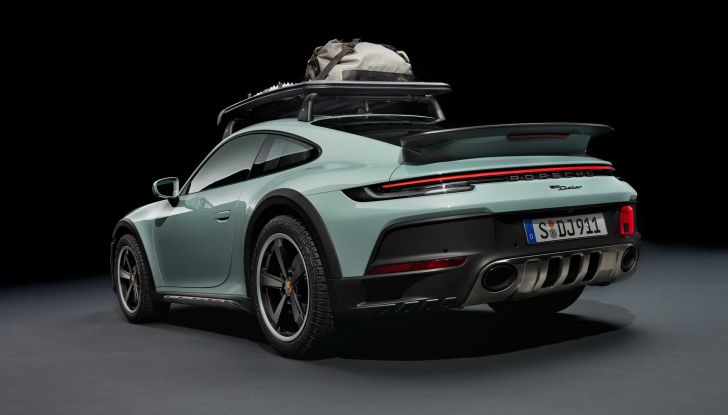 Porsche 911 Dakar: la versione da off-road pronta per le corse nel deserto - Foto 14 di 17