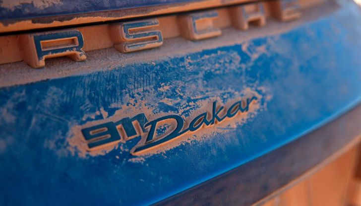 Porsche 911 Dakar: la versione da off-road pronta per le corse nel deserto - Foto 9 di 17