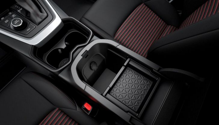 Suzuki Across: tutte le novità del MY2023 - Foto 10 di 10