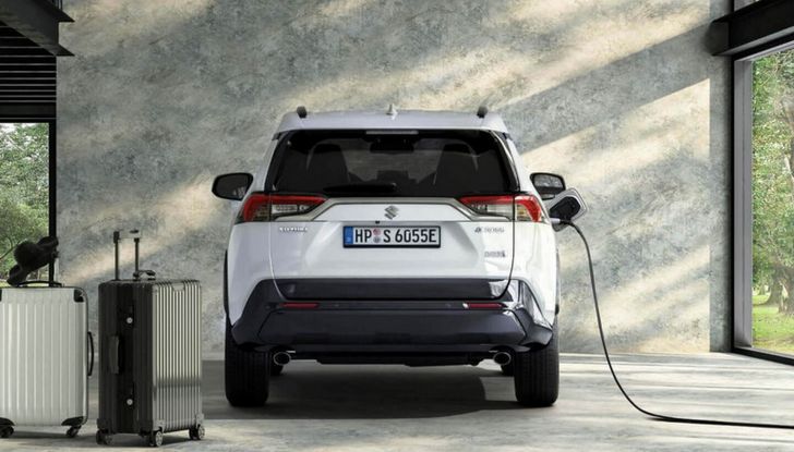 Suzuki Across: tutte le novità del MY2023 - Foto 4 di 10