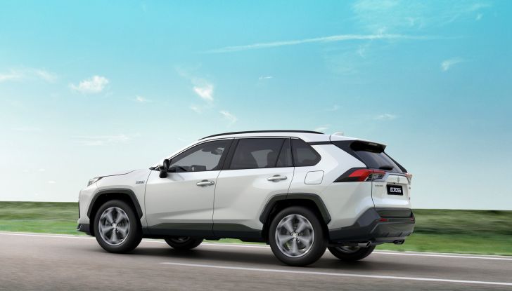 Suzuki Across: tutte le novità del MY2023 - Foto 5 di 10