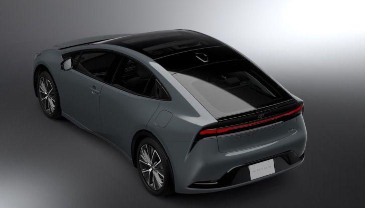 Toyota Prius 2023: più affilata e potente, ma sempre ibrida - Foto 8 di 10