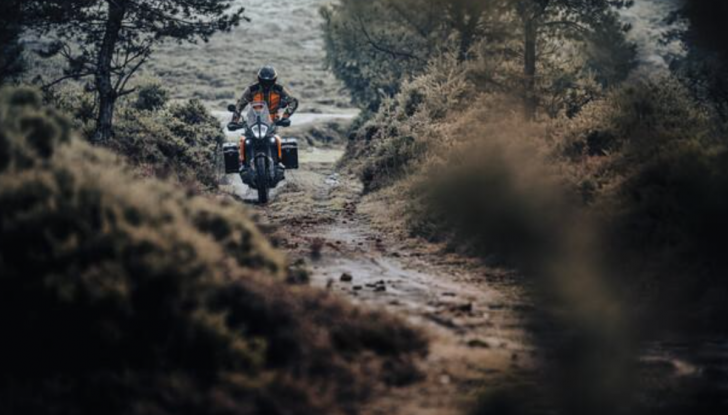 KTM 890 Adventure MY 2023, caratteristiche e prezzi - Foto 1 di 5