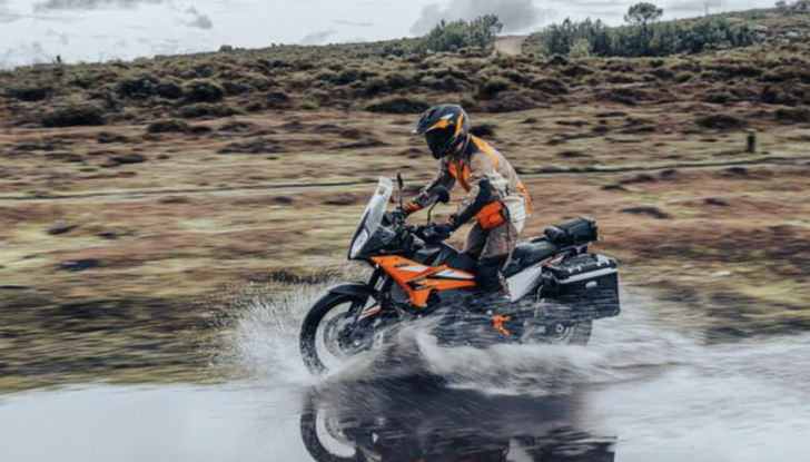 KTM 890 Adventure MY 2023, caratteristiche e prezzi - Foto 3 di 5