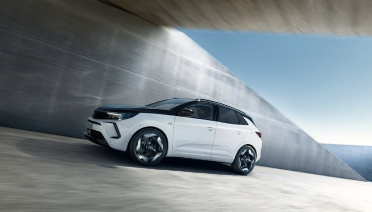 Opel: le novità della gamma 100% elettrica al Salone di Bruxelles 2023 - Foto 10 di 12