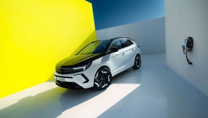 Opel: le novità della gamma 100% elettrica al Salone di Bruxelles 2023 - Foto 8 di 12