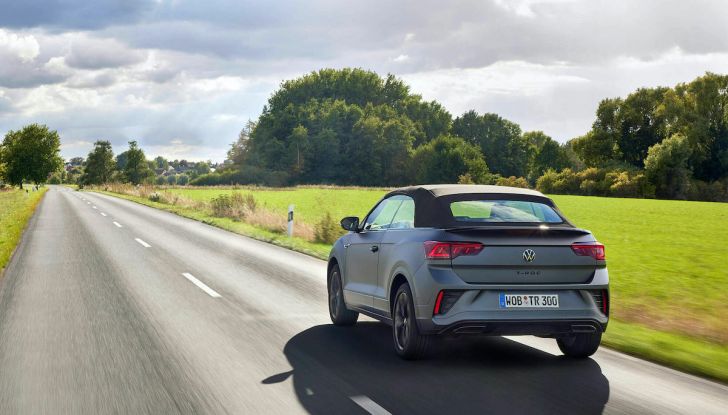 Volkswagen T-Roc Cabriolet, arriva la versione limitata “Edition Grey” - Foto 1 di 18