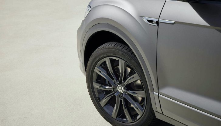 Volkswagen T-Roc Cabriolet, arriva la versione limitata “Edition Grey” - Foto 10 di 18
