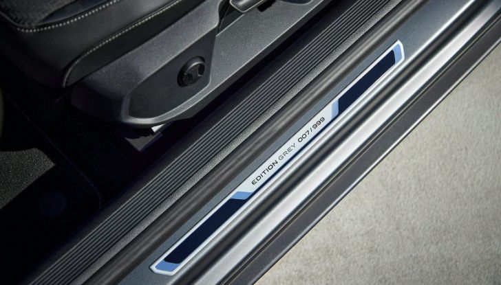 Volkswagen T-Roc Cabriolet, arriva la versione limitata “Edition Grey” - Foto 15 di 18