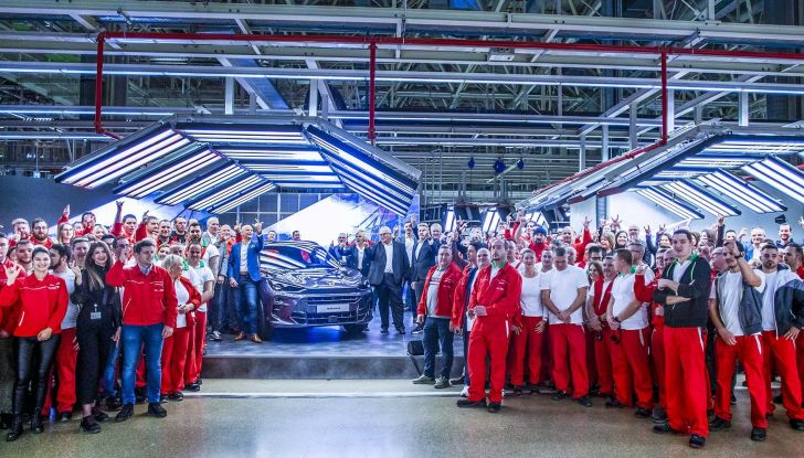 Cupra Terramar, il SUV top di gamma svelato in anteprima - Foto 4 di 5