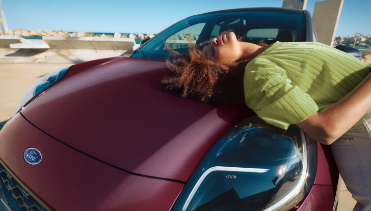 Ford Puma: la nuova versione top di gamma è la Vivid Ruby Edition - Foto 3 di 5