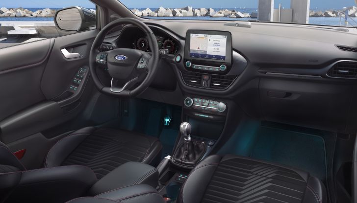 Ford Puma: la nuova versione top di gamma è la Vivid Ruby Edition - Foto 5 di 5