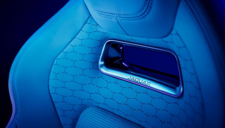 Jaguar F-Pace 2023: più autonomia per la P400e ibrida plug-in - Foto 9 di 11