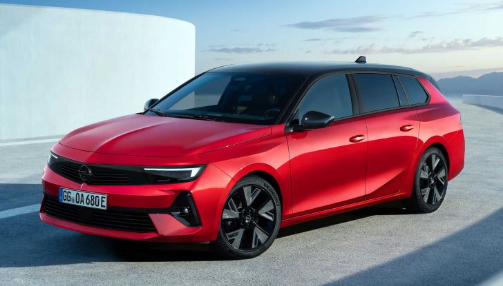 Opel Astra diventa Electric: arriva in primavera con un’autonomia di 416 km - Foto 8 di 11