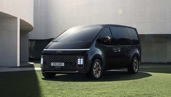 Hyundai Staria: la multispazio debutta in Italia con prezzi da 43.000 Euro - Foto 1 di 9