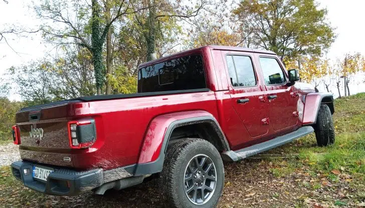Jeep Gladiator test drive dell’infaticabile pick-up - Foto 3 di 17