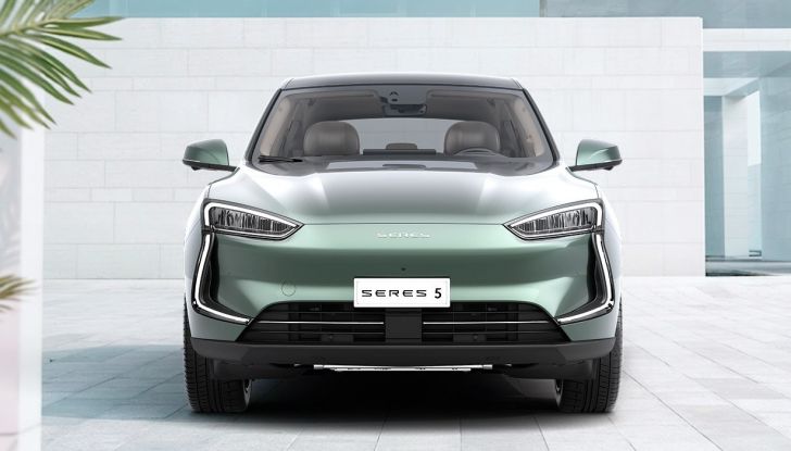 Seres 5, il SUV premium sbarca in Europa - Foto 1 di 8