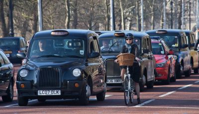 A Londra si perdono 156 ore all’anno rimanendo nel traffico con l’auto