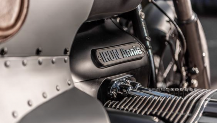 Iron Annie, la BMW R18 ispirata alla storia dell’aviazione - Foto 13 di 14