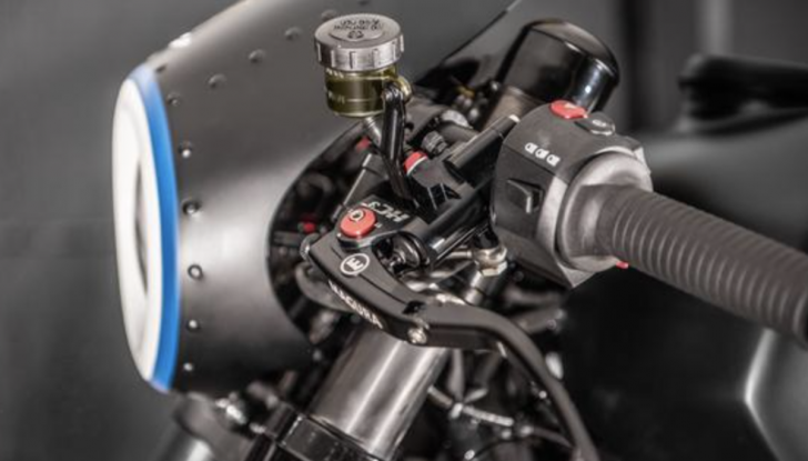 Iron Annie, la BMW R18 ispirata alla storia dell’aviazione - Foto 3 di 14