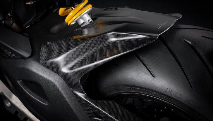 Diavel V4: più grinta e stile grazie agli accessori Ducati Performance - Foto 3 di 8