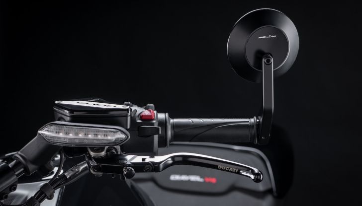 Diavel V4: più grinta e stile grazie agli accessori Ducati Performance - Foto 7 di 8