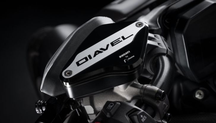 Diavel V4: più grinta e stile grazie agli accessori Ducati Performance - Foto 8 di 8