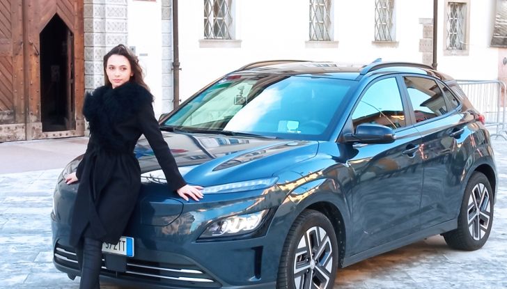 Hyundai Kona Electric 2023 prova su strada e caratteristiche tecniche - Foto 1 di 10