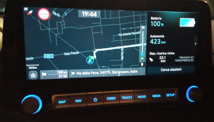 Hyundai Kona Electric 2023 prova su strada e caratteristiche tecniche - Foto 10 di 10