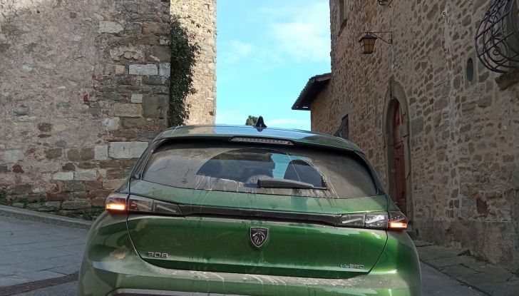 Peugeot 308 GT Plug-in Hybrid prova su strada e impressioni di guida - Foto 25 di 25