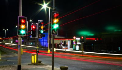 La soluzione al traffico? I semafori intelligenti a quattro luci