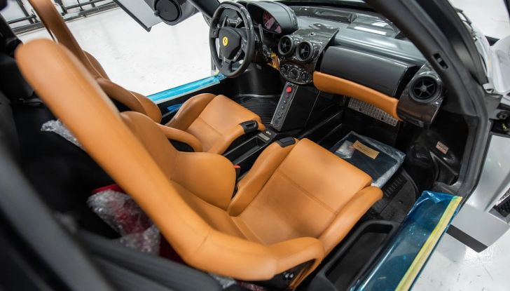 RM Sotheby’s, in vendita una Ferrari Enzo in Argento Nürburgring nuova! - Foto 12 di 12