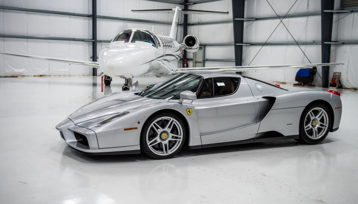 RM Sotheby’s, in vendita una Ferrari Enzo in Argento Nürburgring nuova! - Foto 3 di 12