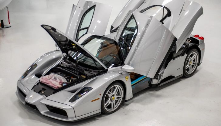RM Sotheby’s, in vendita una Ferrari Enzo in Argento Nürburgring nuova! - Foto 9 di 12