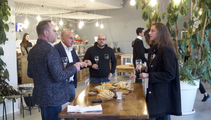 Vantaggi, opportunità e prospettive future delle auto elettriche - Foto 18 di 20