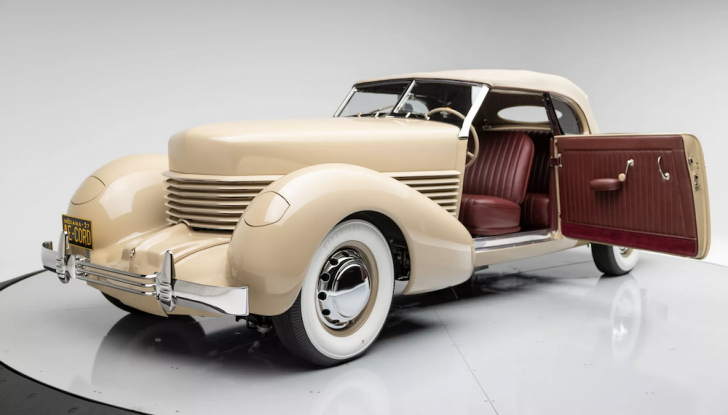 Cord 812 Phaeton del 1937, l’auto di Amelia Earhart - Foto 1 di 15