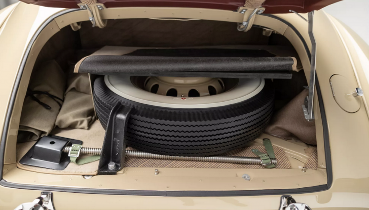 Cord 812 Phaeton del 1937, l’auto di Amelia Earhart - Foto 8 di 15