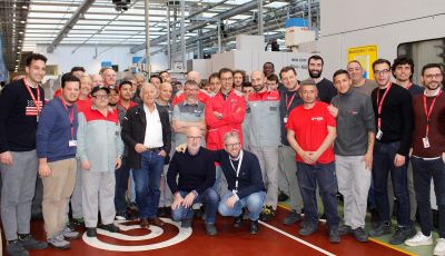 Giacomo Agostini in visita presso il reparto Racing di Brembo