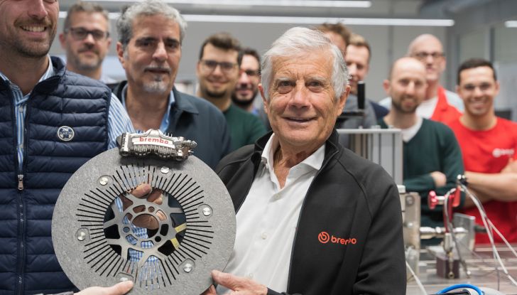 Giacomo Agostini in visita presso il reparto Racing di Brembo - Foto 2 di 3