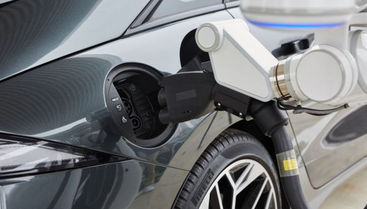 Hyundai presenta il robot ACR per la ricarica automatica delle auto elettriche - Foto 4 di 4